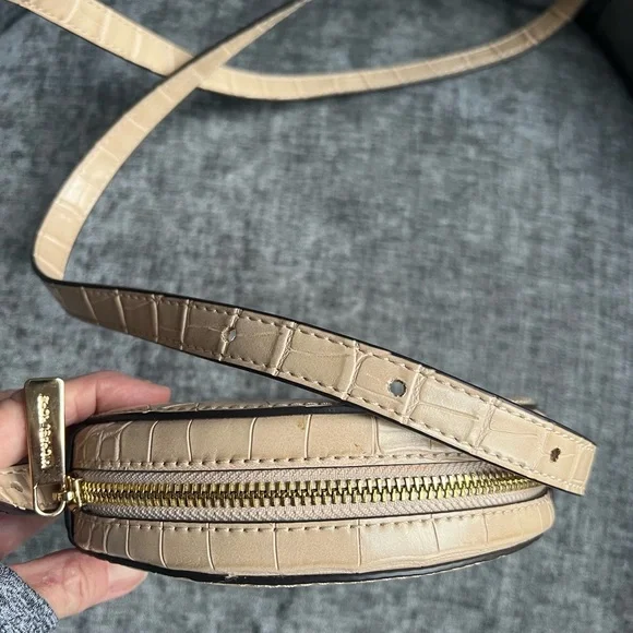 MICHAEL KORS AIDY SMALL CANTEEN CROSSBODY PURSE CROC BUFF/CREAM MK LOGO LIKE NEW - Picture 6 of 7